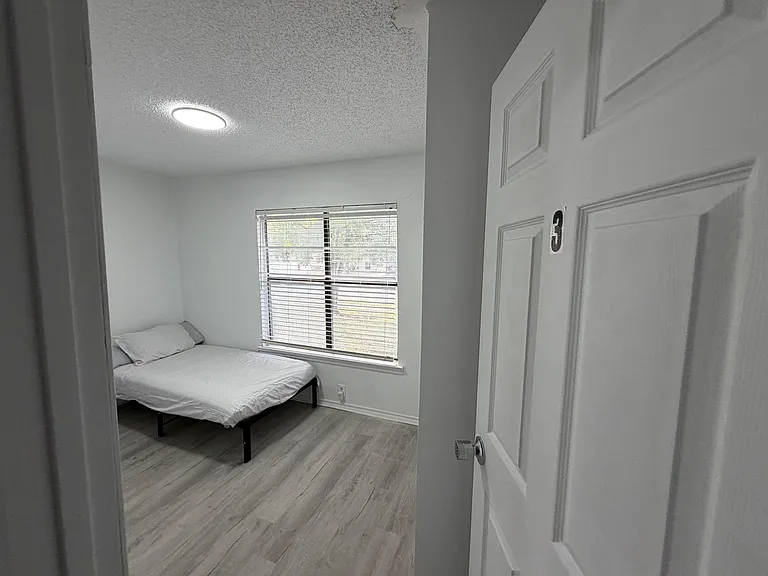 Highland Dr — Photo 1