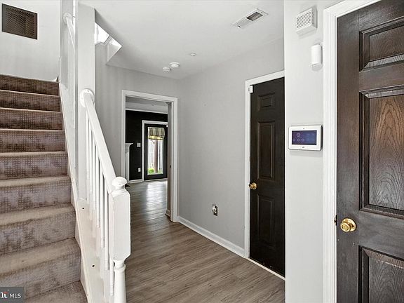 2nd image of 4411 Beckenham Pl