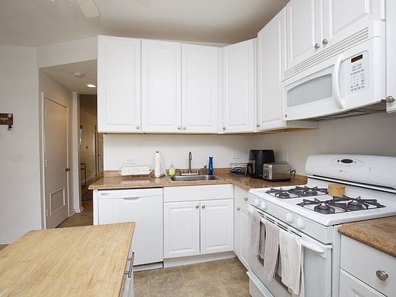 5th image of 3308 N Southport Ave #2