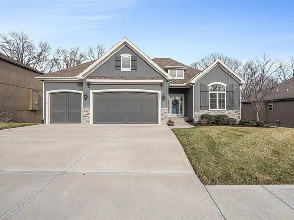 5945 Thousand Oaks Dr, Parkville, MO 64152