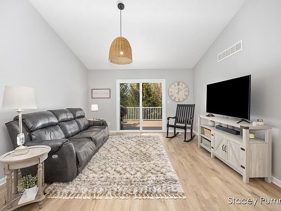 3rd image of 805 Cooks Crossing Dr SE