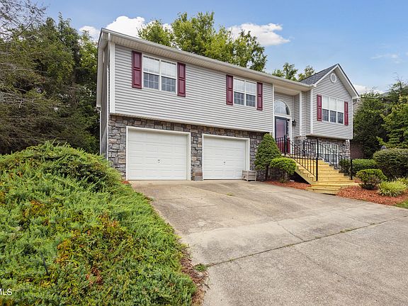2nd image of 103 Chadwick Cir