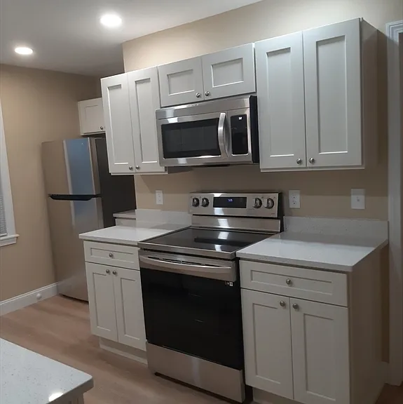 325 Adams St #7 — Photo 2