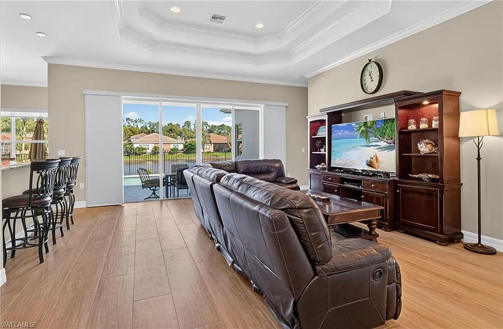 5 bed, 3.0 bath, 2270 sqft, $10,000 — Photo 3