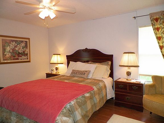 4th image of 370 Woodhill Dr