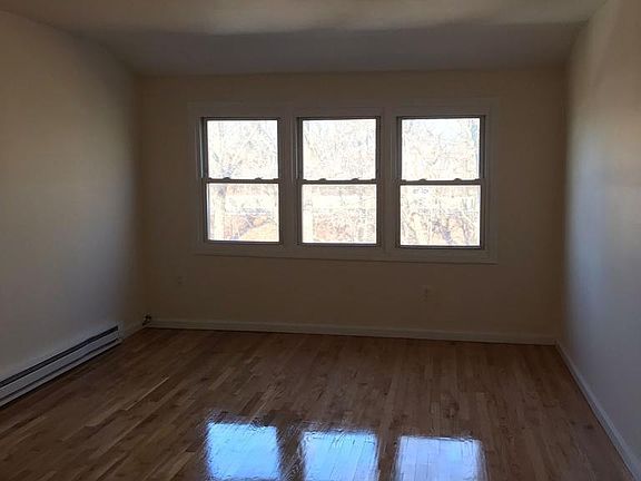 3rd image of 1305 Bell Blvd APT 2