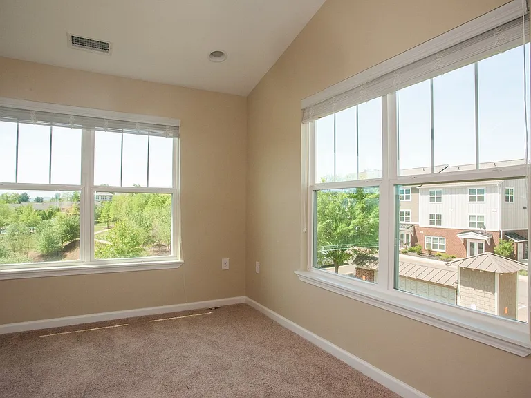 1625 Elmwood Ct #201 — Photo 2