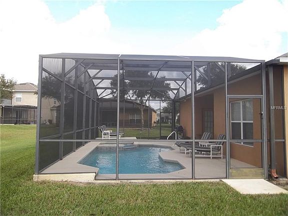 2nd image of 837 Sussex Dr