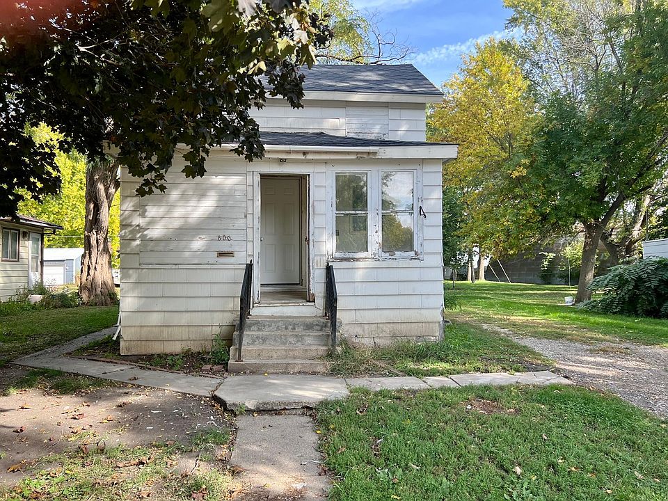 1st image of 800 N Elm St