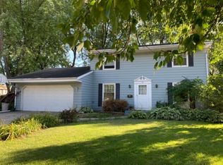 704 Larkfield Cir, Rockford, IL 61107