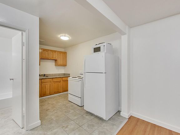 2nd image of 461 24th St APT 3