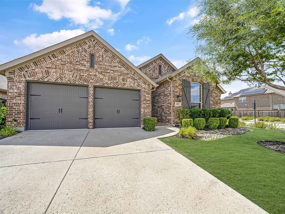 1st image of 1817 Forest Park Dr
