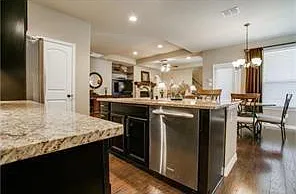 3 bed, 3.5 bath, 3034 sqft, $3,200 — Photo 4