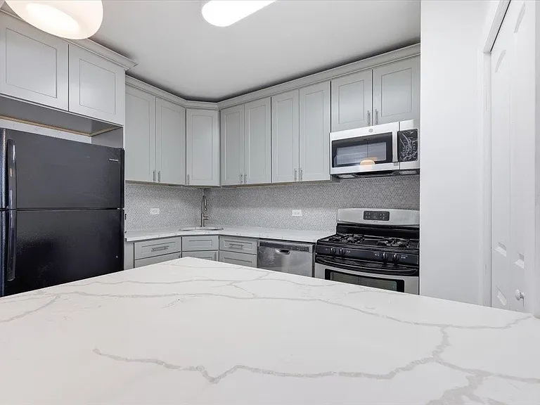 45 River Dr S #609 — Photo 3