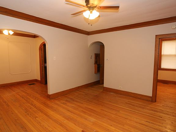 4th image of 3842-44 N Bernard St #3844-1A