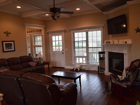 3rd image of 14 Clarissa Dr