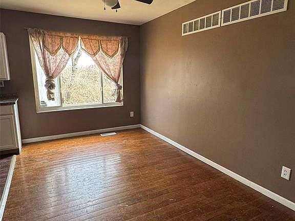 5th image of 10418 Castle Dr