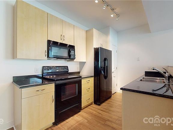 5th image of 1320 Fillmore Ave Unit 414