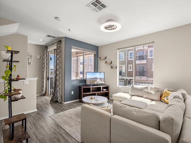 2450 W Glenrosa Ave #9 — Photo 7
