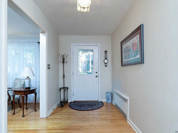 2nd image of 12 Willo Ln
