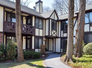 54 Tudor Ct, Pleasantville, NY 10570