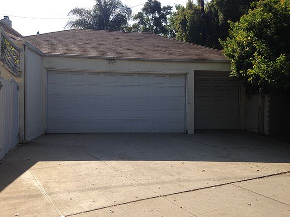 3-car garage