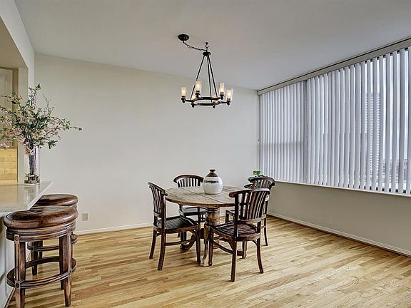 3rd image of 14 Greenway Plz Unit 10O