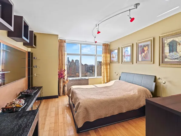 160 West 66th Street image 7 of 13