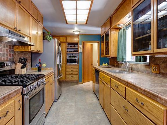 4th image of 330 La Luna Ave