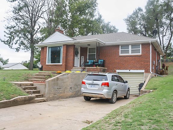 2nd image of 409 N Oak St