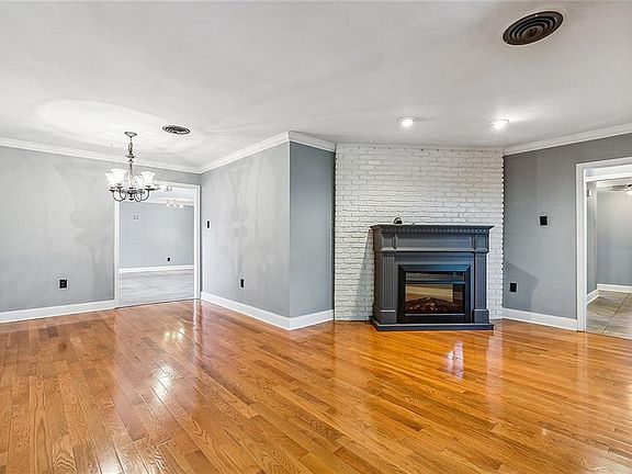 2nd image of 4818 Knight Dr