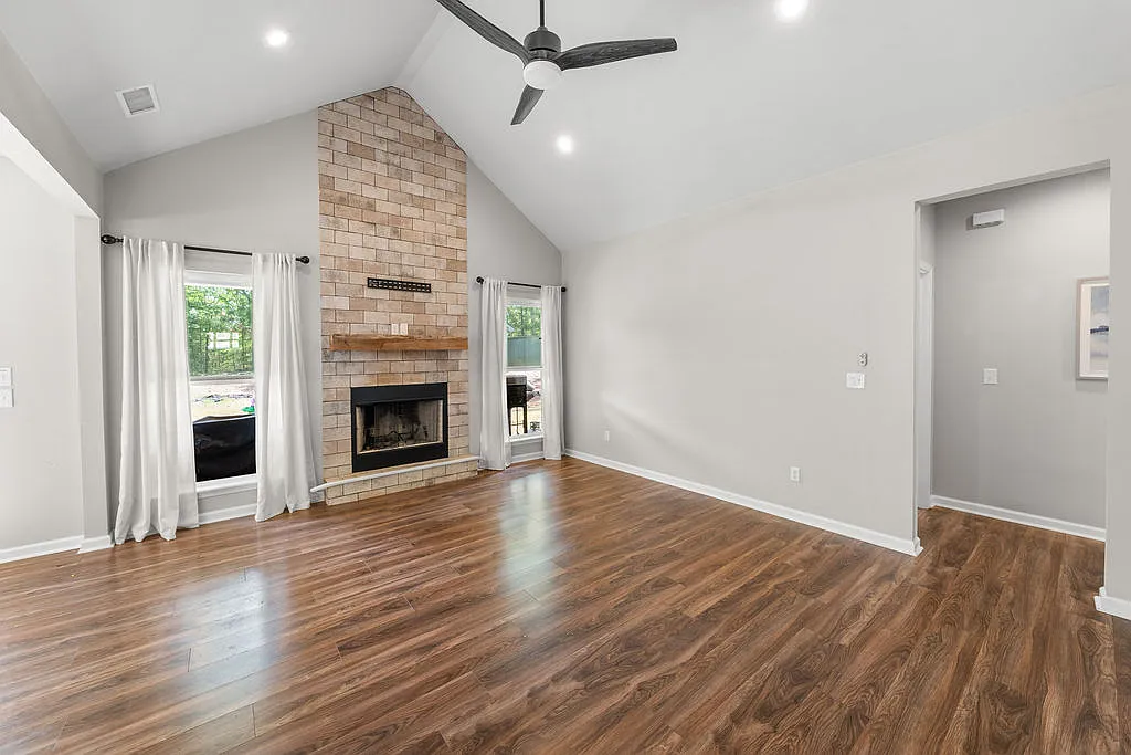 3 bed, 1731 sqft, $2,400 — Photo 4