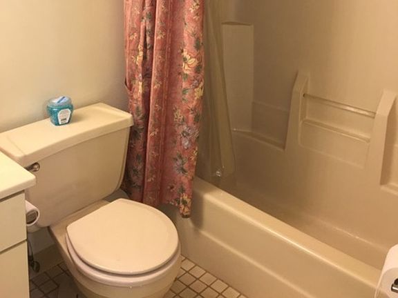 3rd image of 18521 Wentworth Ave APT 1E
