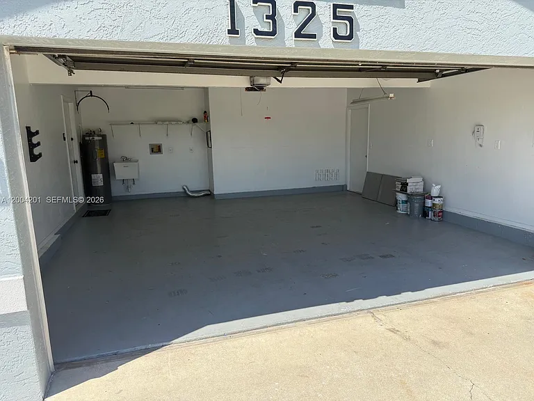 1325 SW 28th St — Photo 23