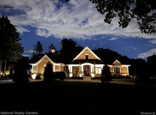 4800 N Harsdale Rd, Bloomfield Hills, MI 48302