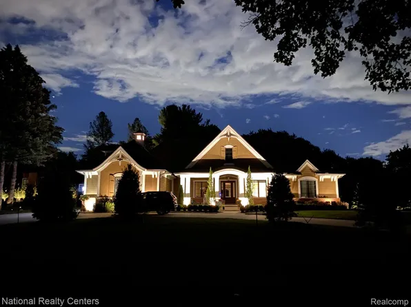 4800 N Harsdale Rd, Bloomfield Hills, MI 48302