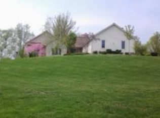 4561 Maple Ridge Dr, West Bend, WI 53095