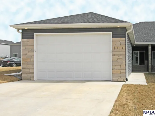 1714 NW 52nd St, Lincoln, NE 68528