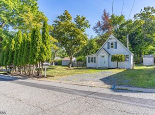 14 Cove Rd, Mount Arlington, NJ 07856