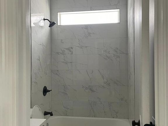 3rd image of 3553 Kings Dr