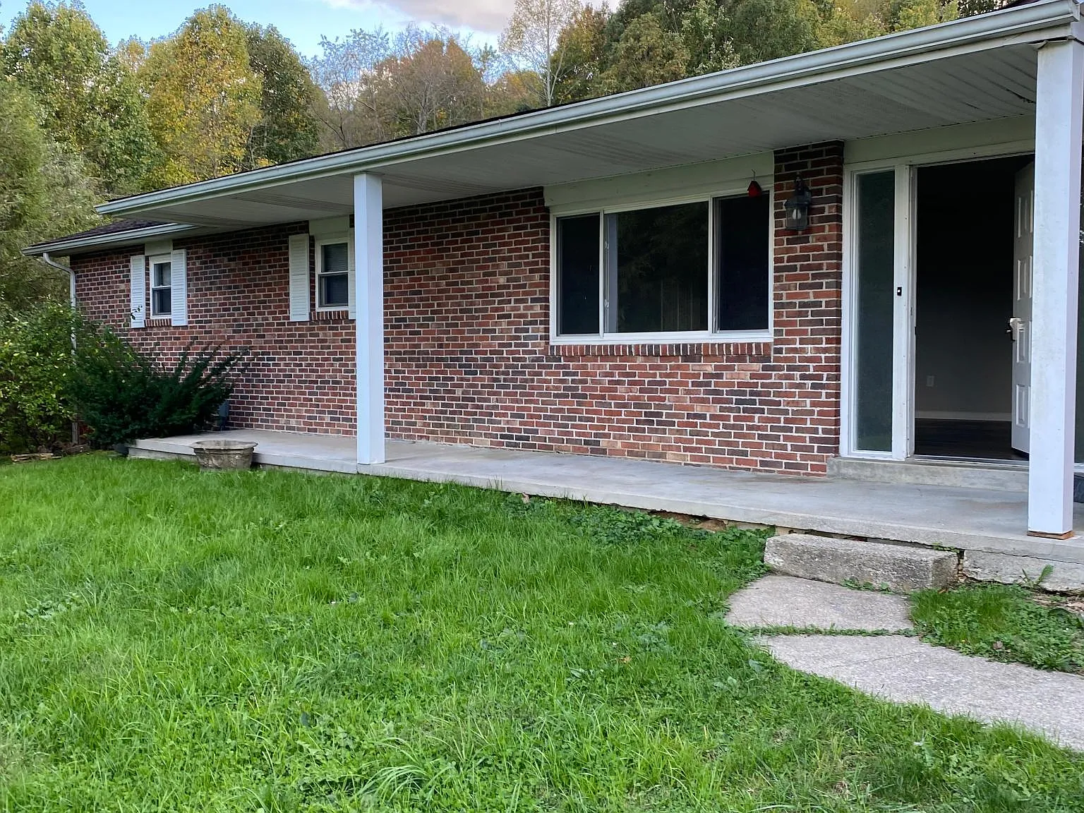 271 S Sandbranch Rd — Photo 2
