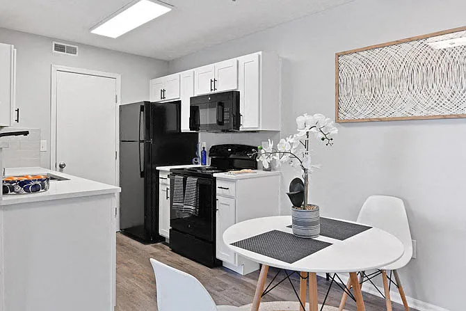 Trinity Lakes Apartments — Photo 37