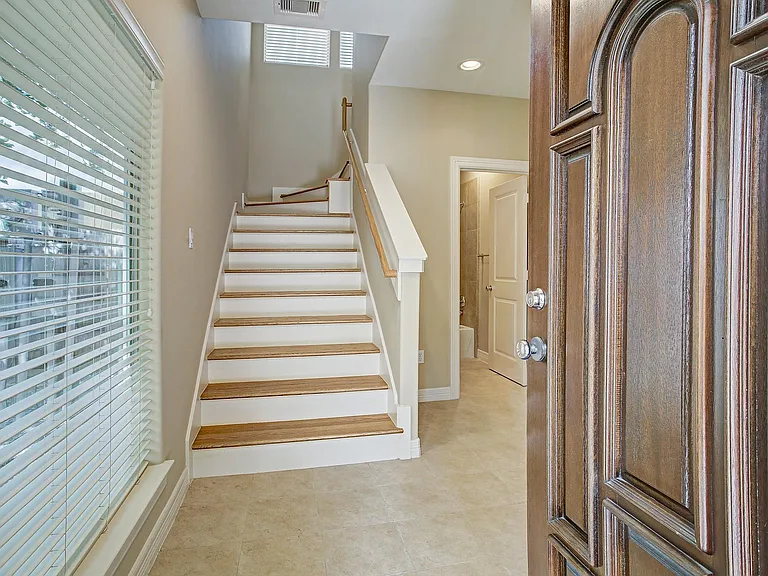 3824 Centerplaza Dr — Photo 2