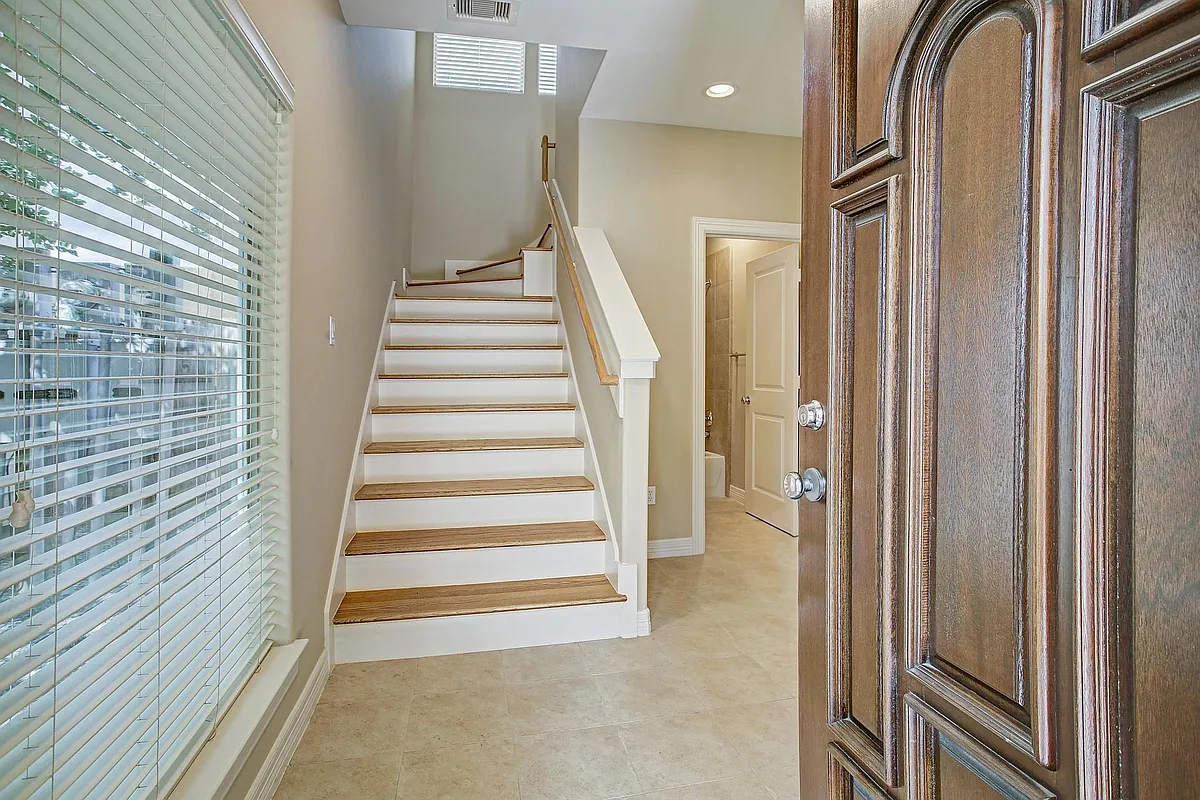Building Photo - 3824 Centerplaza Dr