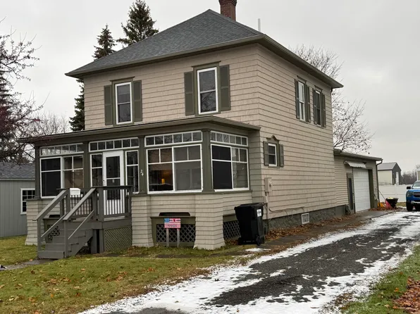 24 Pratt St, Rouses Pt, NY 12979