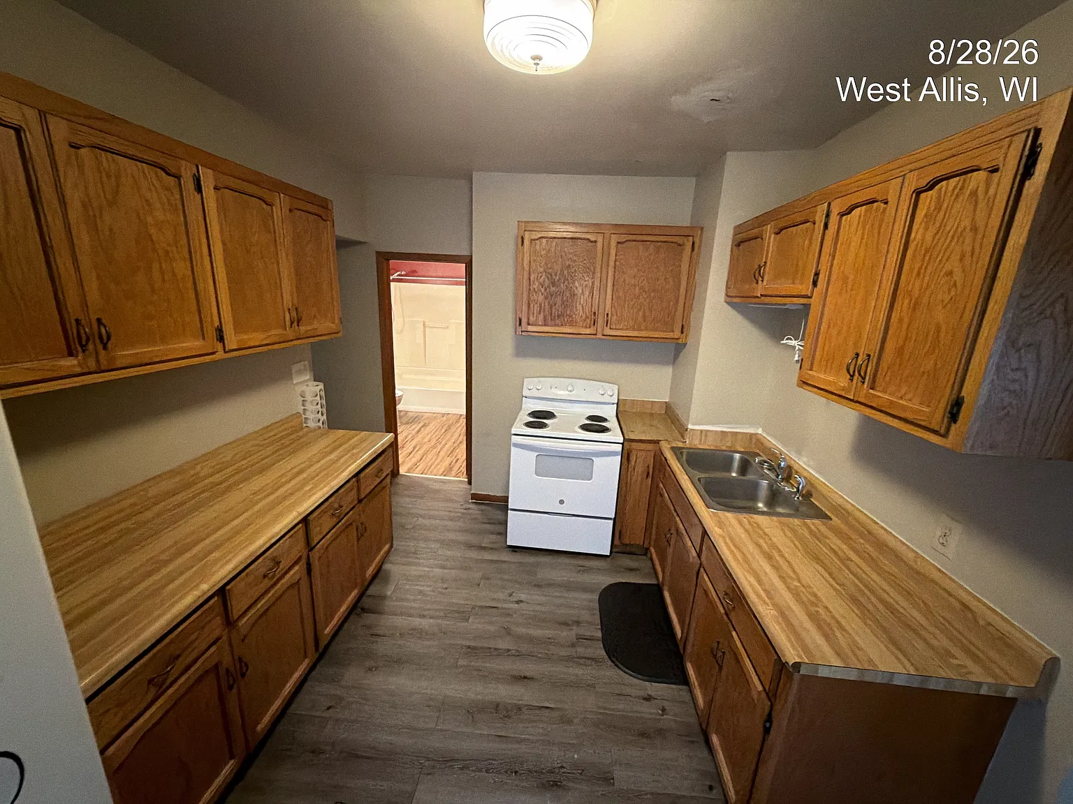 2 bed, 750 sqft, $1,400 — Photo 2