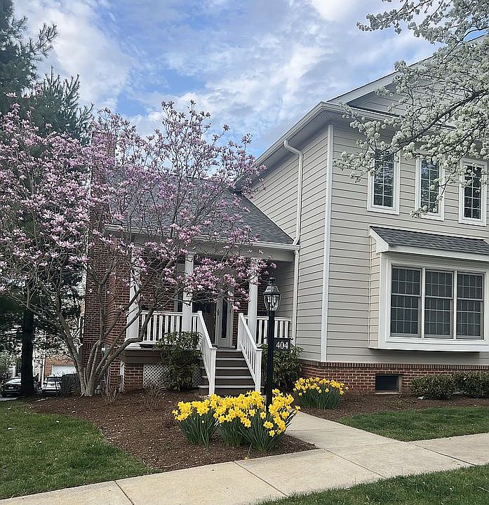 1st image of 404 Vineyard Ln