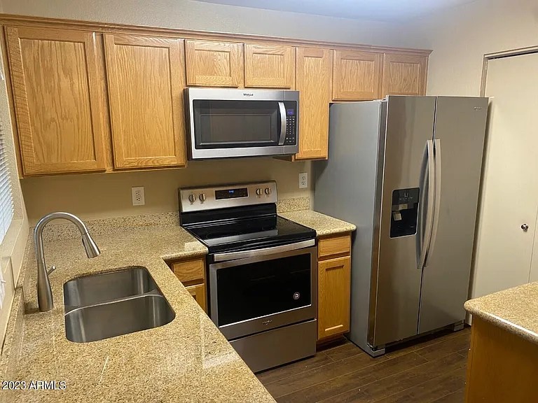 1880 E Morten Ave #106 — Photo 2