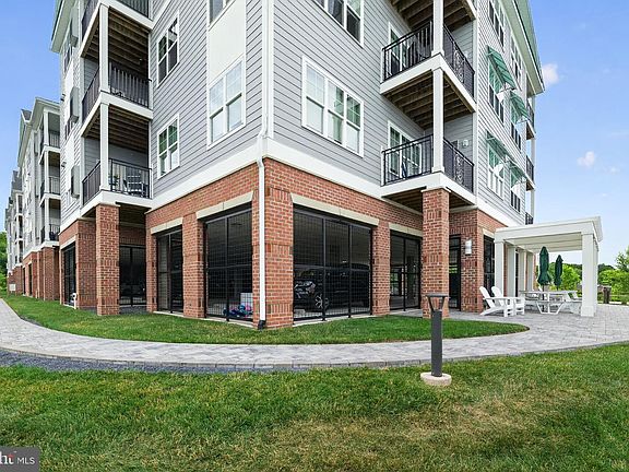 5th image of 1414 Burke Rd #109
