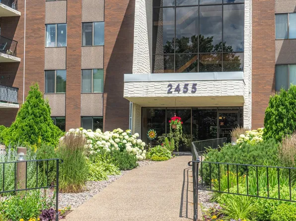 2455 Londin Ln E APT 424, Maplewood, MN 55119